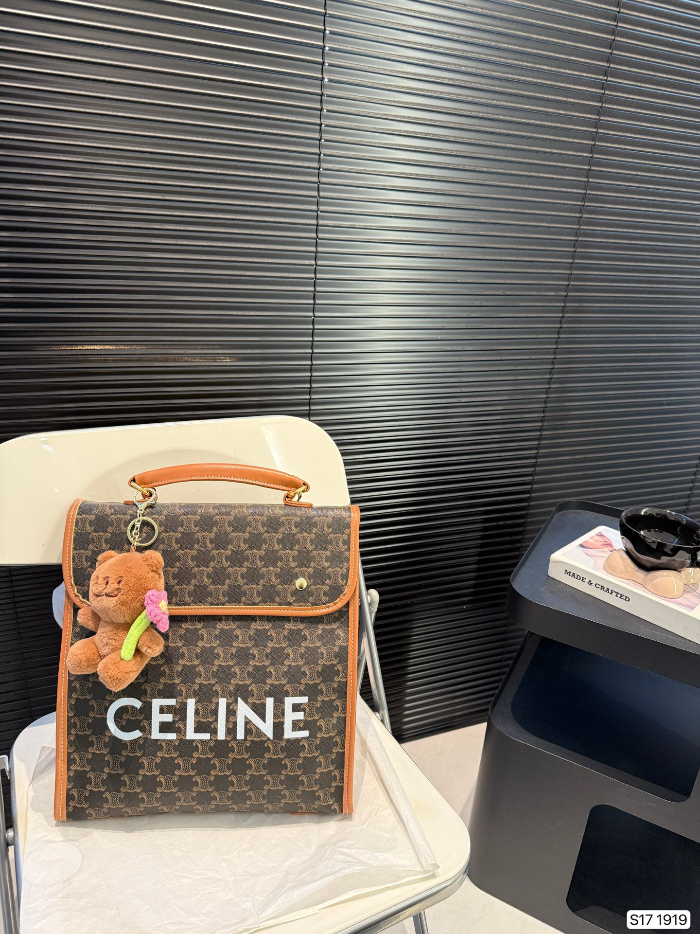 P135 赛琳双肩包 简单百搭 颜值高 日常出街首选 潮酷时尚女孩必入款 尺寸：30 32 货号1919