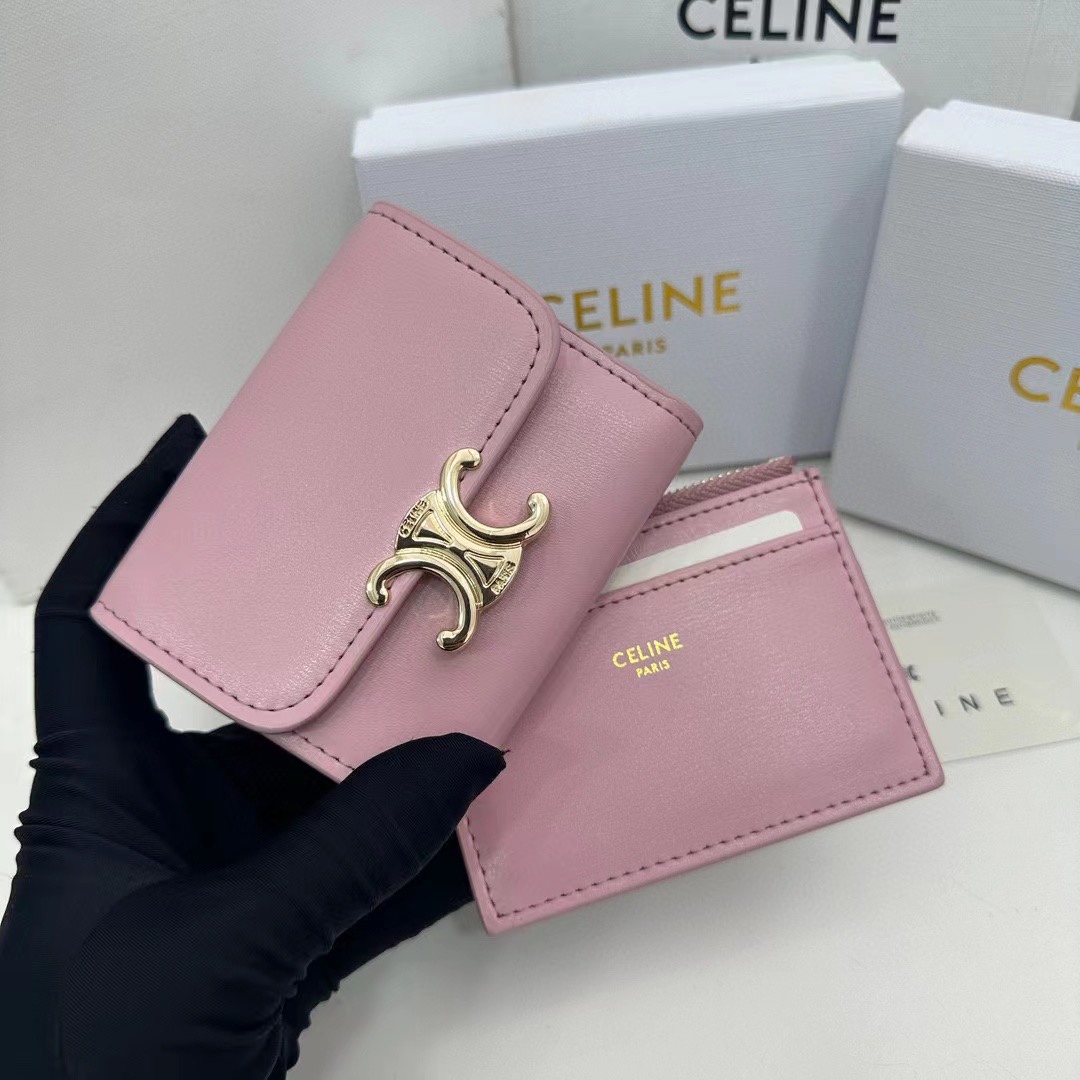 P95🎀🎀Celine 16332🎀颜色 蓝灰粉黄🎀尺寸 11*10*5 🎀新款凯旋门2 件套，Celine短式钱包非常炫美的一个系列，专柜同步，采用头层牛皮，精致时尚！