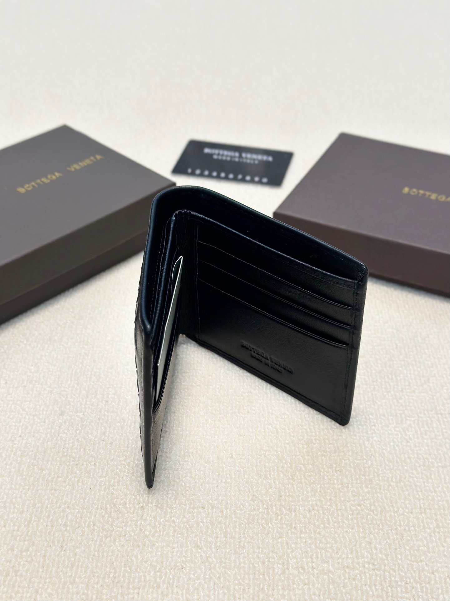 短p80长p90🎀🎀颜色 黑🎀尺寸 19x10 12x10🎀Bv专柜款升级版💕金典羊皮‮短长‬款对折🔥一比‮品一‬质里外羊皮手工‮织编‬手感超赞[得意]