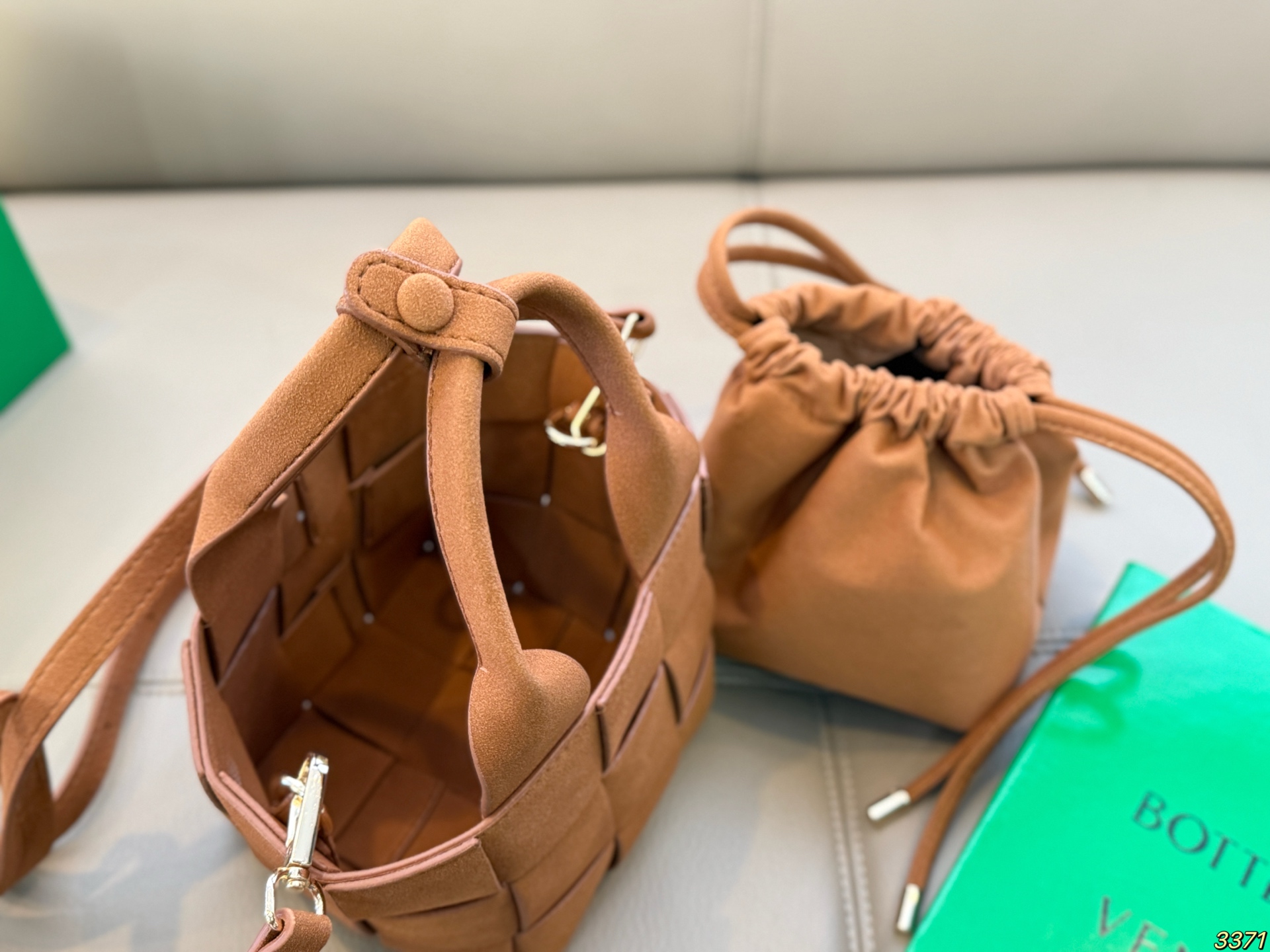 &yen;150配盒 BV编织包菜篮子 超级经典又时髦 意外的百搭 耐看精致 日常出街 集美必入 尺寸：13 13