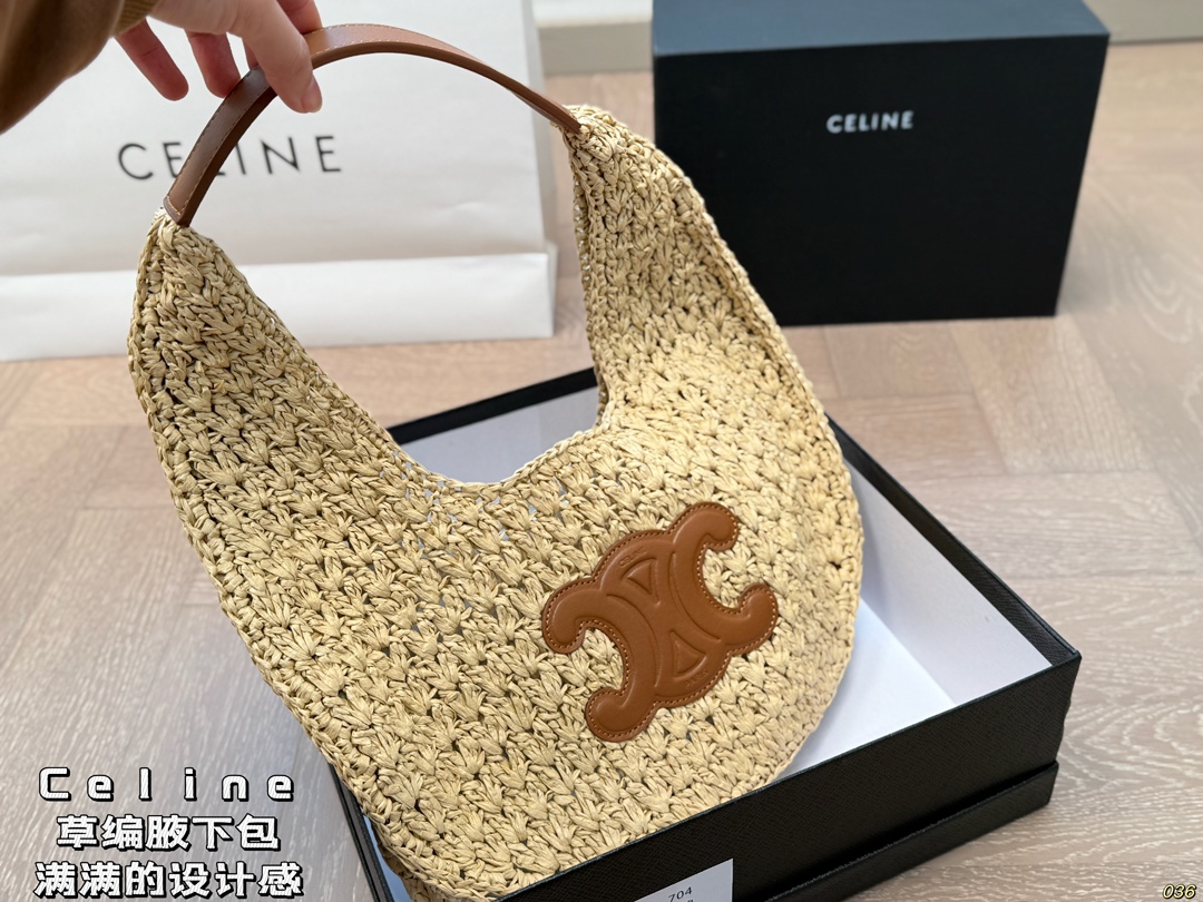 &yen;155配盒 Celine赛琳草编腋下包 满满的设计感 复古中透露着优雅 超级高级的配色 实物绝对惊艳到你 尺寸32 18