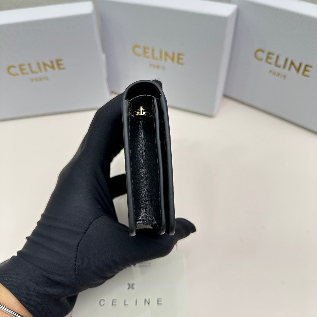 P85🎀Celine 3510🎀颜色 黑色 鹅黄 灰色 🎀尺寸：11*9*3🎀Celine官网最新款！短式钱包非常炫美的一个系列，专柜同步，采用头层牛皮，精致时尚！