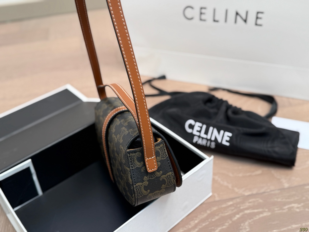 &yen;160折叠盒 Celine赛琳锁头包 出门简直洋气又时髦～ 打造轻松自在的氛围🌊 尺寸20 10