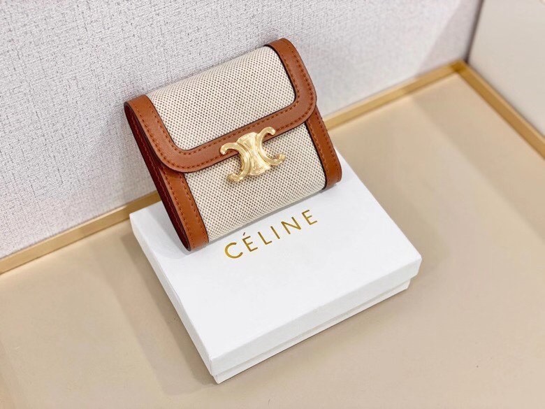 P95🎀Celine 66885🎀颜色 白色🎀尺寸 11*10*5 🎀Celine短式钱包非常炫美的一个系列，专柜同步，采用头层牛皮，精致时尚！