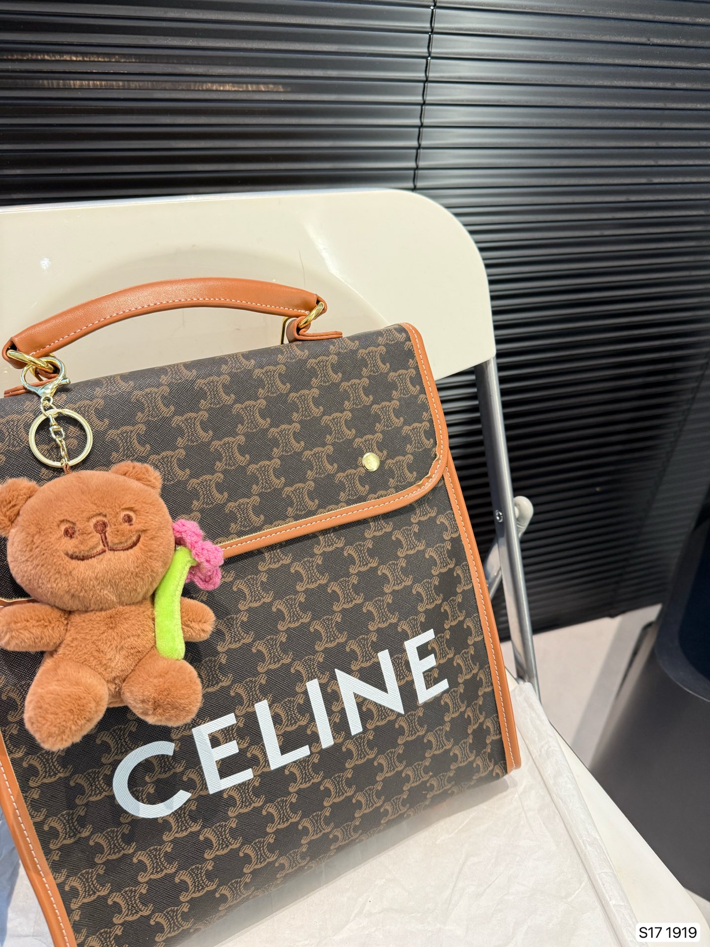 P135 赛琳双肩包 简单百搭 颜值高 日常出街首选 潮酷时尚女孩必入款 尺寸：30 32 货号1919