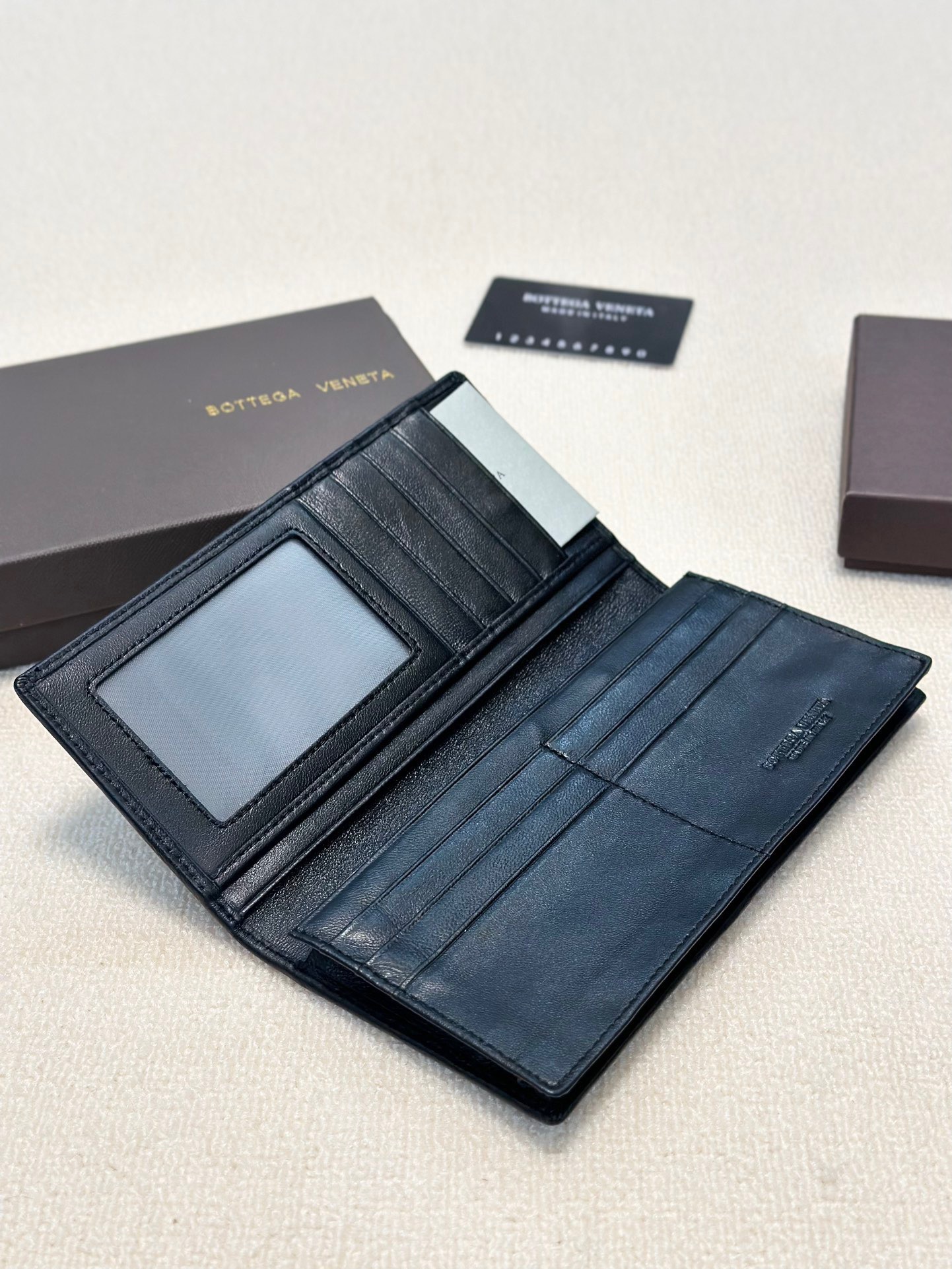 短p80长p90🎀🎀颜色 黑🎀尺寸 19x10 12x10🎀Bv专柜款升级版💕金典羊皮‮短长‬款对折🔥一比‮品一‬质里外羊皮手工‮织编‬手感超赞[得意]