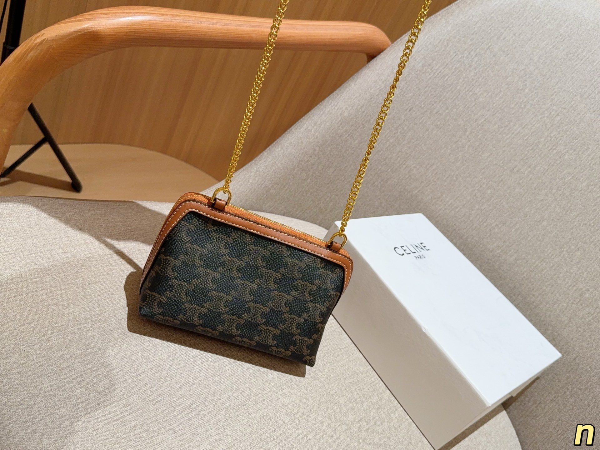 💰120 赛琳Celine 凯旋门clutch mini链条包小贝壳包 尺寸18&times;12&times;8 礼盒包装🎁