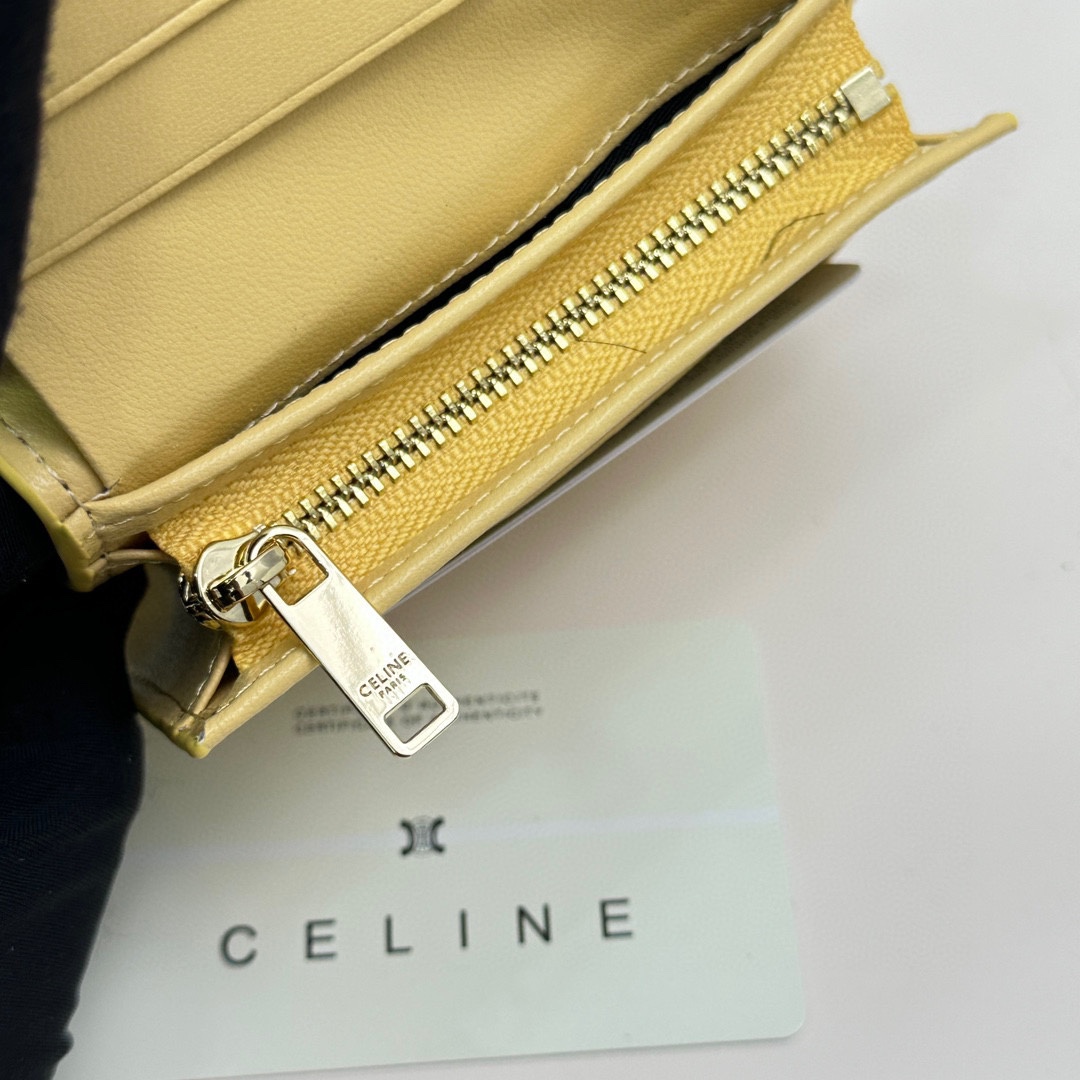 P85🎀Celine 3510🎀颜色 黑色 鹅黄 灰色 🎀尺寸:11*9*3🎀Celine官网最新款!短式钱包非常炫美的一个系列,专柜同步,采用头层牛皮,精致时尚!