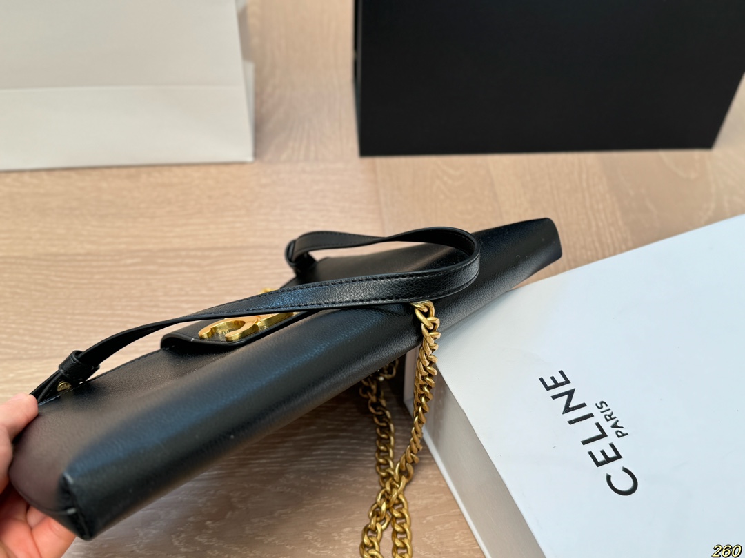 &yen;150折叠盒 Celine赛琳腋下包 满满的设计感 复古中透露着优雅 超级高级的配色 实物绝对惊艳到你 尺寸 30 15