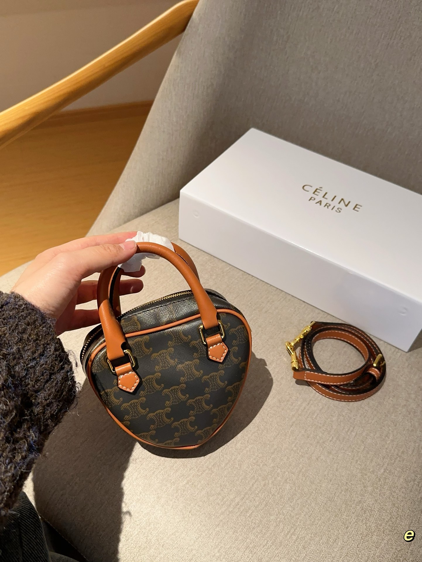 💰75 赛琳celine 复古老花迷你爱心包口红包零钱包 不🉑放手机 尺寸16&times;13 礼盒包装🎁