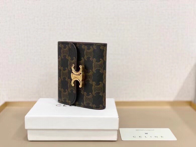 P95🎀Celine 66889🎀颜色 黑色 🎀尺寸 11*10*5 🎀Celine短式钱包非常炫美的一个系列，专柜同步，采用头层牛皮，精致时尚！