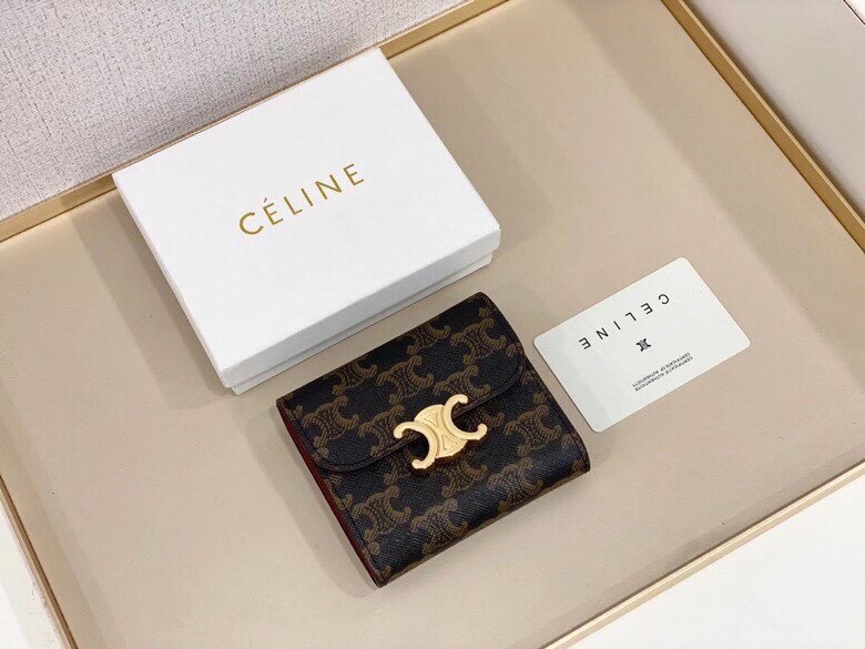 P95🎀Celine 66889🎀颜色 黑色 🎀尺寸 11*10*5 🎀Celine短式钱包非常炫美的一个系列，专柜同步，采用头层牛皮，精致时尚！