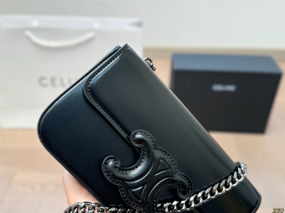 &yen;155折叠盒 赛琳 凯旋门腋下包 Celine满足日常所有需求 简直能装下整个世界 出门旅行非常方便 时髦感满满 尺寸20 11