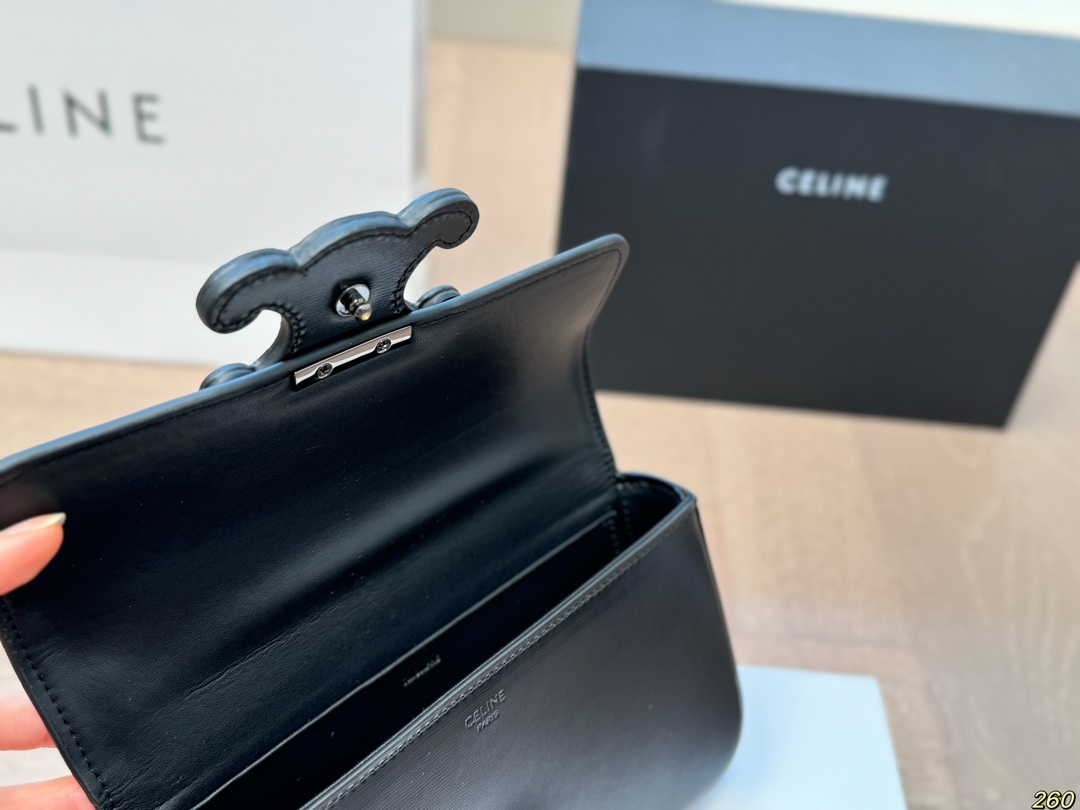 &yen;155折叠盒 赛琳 凯旋门腋下包 Celine满足日常所有需求 简直能装下整个世界 出门旅行非常方便 时髦感满满 尺寸20 11