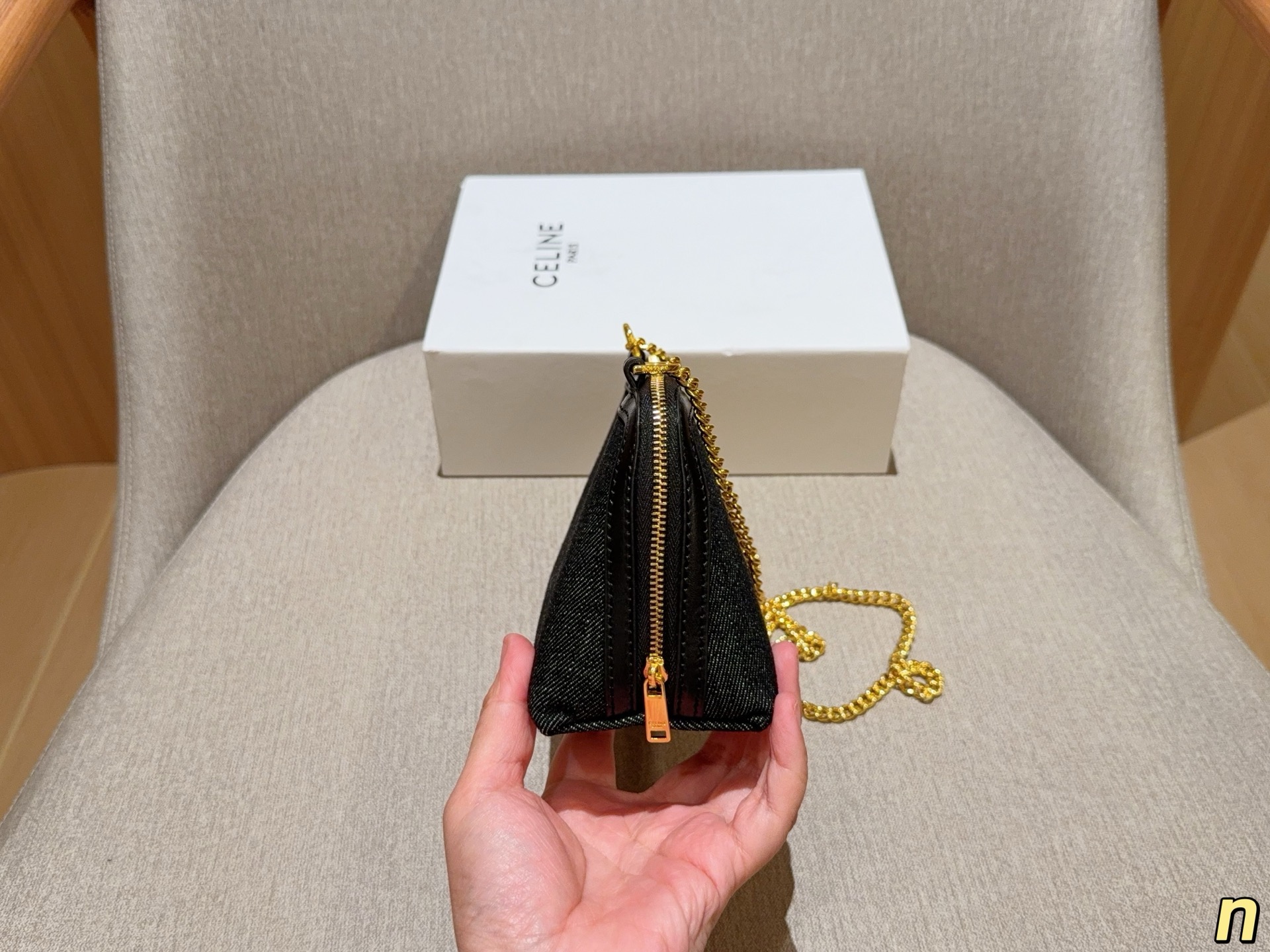 💰120 赛琳Celine 凯旋门clutch mini链条包牛仔小贝壳包 尺寸18&times;12&times;8 礼盒包装🎁