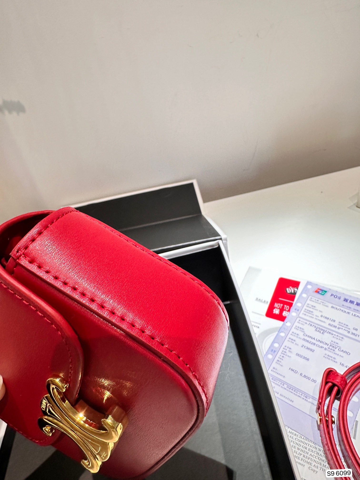 P95 配折叠盒Celine 赛琳迷你口红包粉饼包零钱包 精致零钱包时尚凹凸造型单品 拿来当配饰也是极好的时髦小配件可爱的不要不要的 尺寸：11.5 9 货号6099