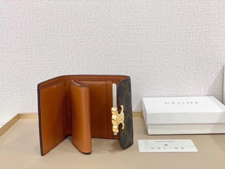 P95🎀Celine 66889🎀颜色 黑色 🎀尺寸 11*10*5 🎀Celine短式钱包非常炫美的一个系列，专柜同步，采用头层牛皮，精致时尚！