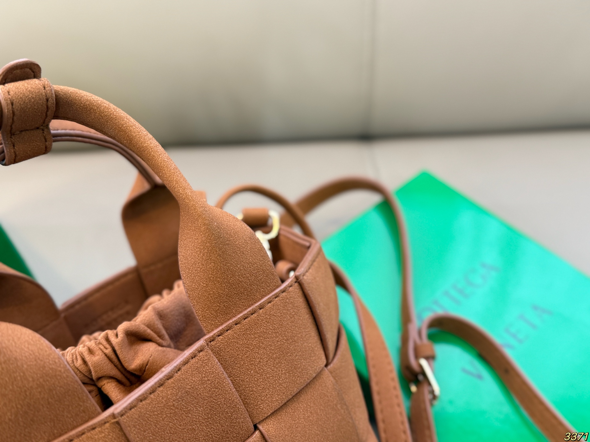 &yen;150配盒 BV编织包菜篮子 超级经典又时髦 意外的百搭 耐看精致 日常出街 集美必入 尺寸：13 13