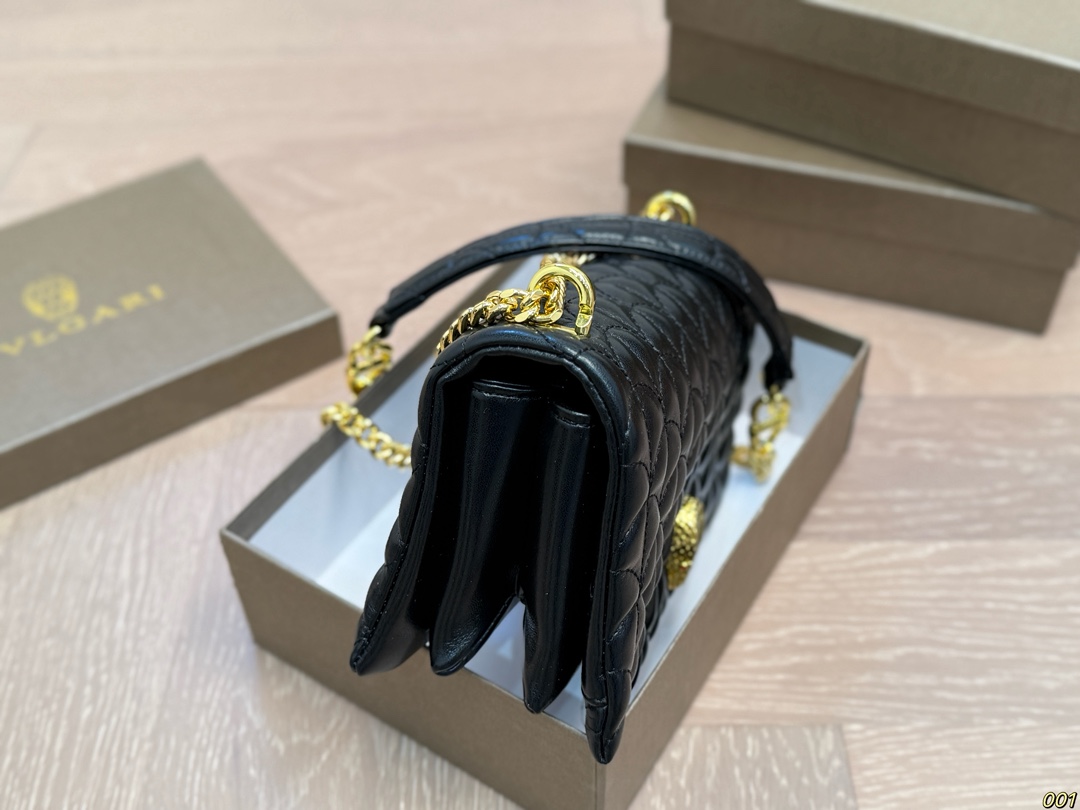 &yen;135配盒 宝格丽 Bvlgari蛇头包 ⚠️顶级原单 不愧是开挂般的存在 包身轻便 百搭 给予满满的高级感 尺寸21 13