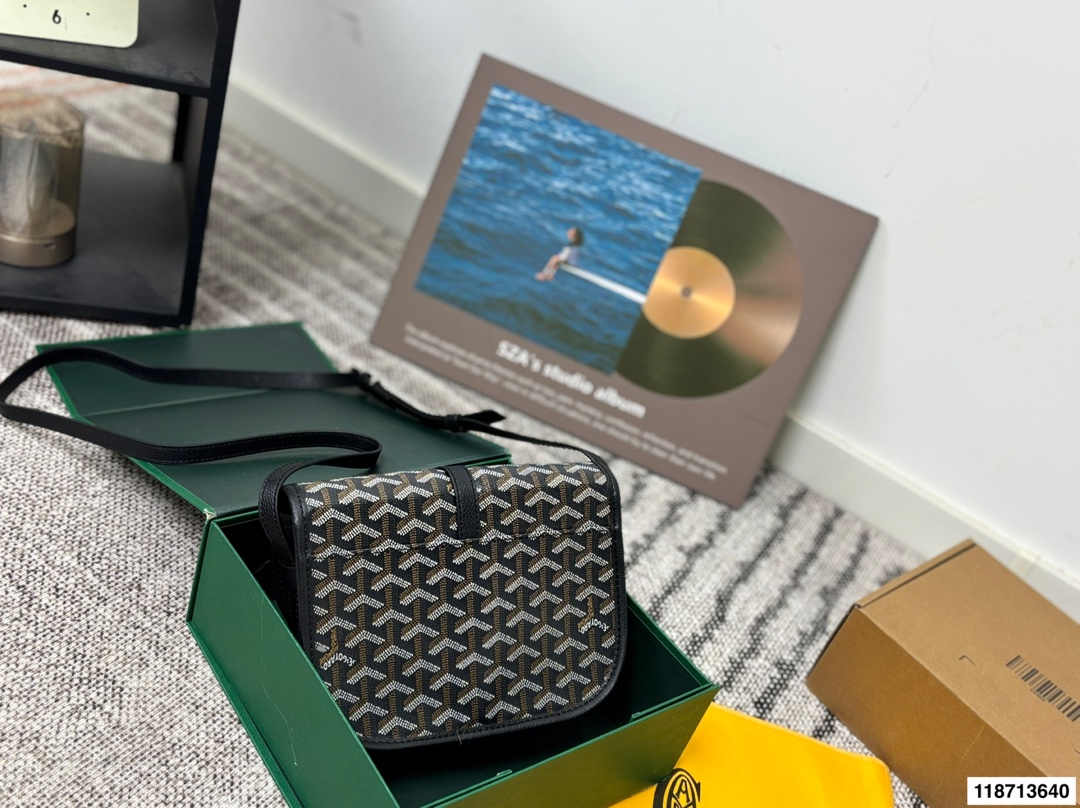 p180配盒 戈雅邮差包 属于这个季节的包 完美1:1定制 从头到尾全部都是客订哦！ 尺寸：22*18cm