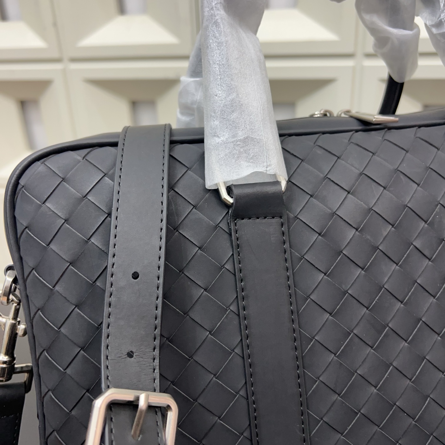 P160 Bottega Veneta 葆蝶家 商务休闲手工编织bv 男士公文包 手提斜挎包 经典百搭 实物拍摄 原厂原版面料 配送防尘袋 37 x 27cm