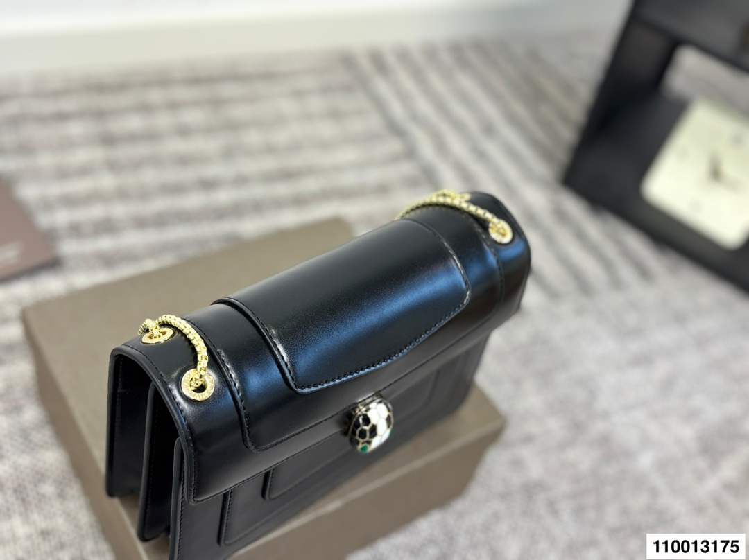 p135 配礼盒 宝格丽Bvlgari 神仙合作款 Ss25限定系列 撞色新款 原版珐琅蛇头 Woc风琴包 内里原版隔断 质量好到爆棚 尺寸22&times;13