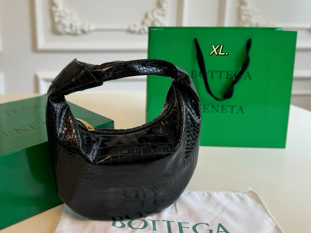P115（配盒） Bottega Veneta BV新款jodie手提袋💕 size:25&times;16 包身轻，容量超🉑 百搭好看不过时~ 实物上身效果超绝！！！！