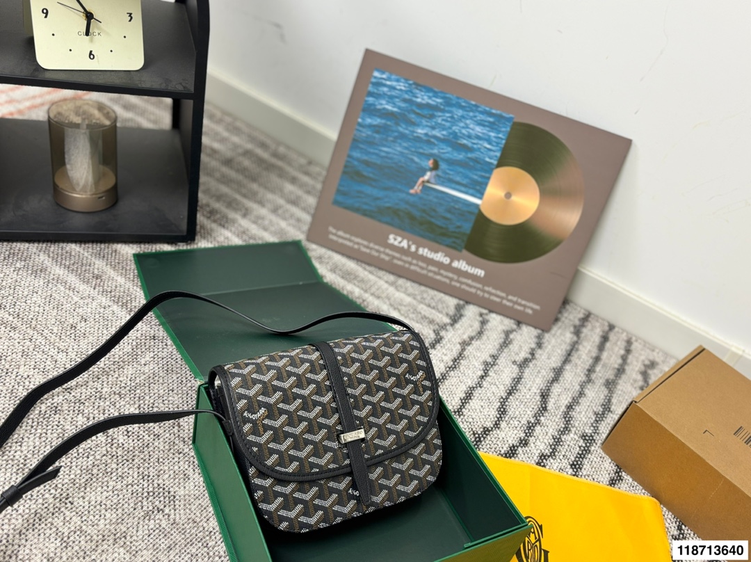 p180配盒 戈雅邮差包 属于这个季节的包 完美1:1定制 从头到尾全部都是客订哦！ 尺寸：22*18cm