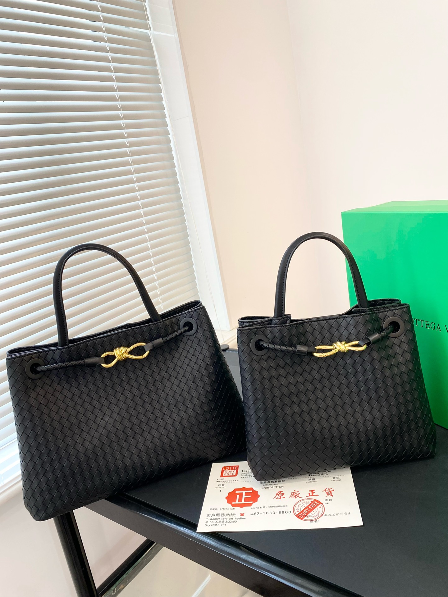 🅿️💰150-💰145配礼盒包装🎁 ✅🔜 【尺寸】大32*24小25*22 BOTTEGA VENETA 23新品 ANDIAMO 手提包 适合春夏秋冬的季节 Bv高级牛仔手提斜挎包 新款，简洁的线条 街头巷尾它的身影无处不在，也成为经典款IT bag之一 万众追，这款包一出就风靡全球 流行，如今粉丝群依然很强大，因为它实在太衬托气质了，包再多也要给自己留一个！9099