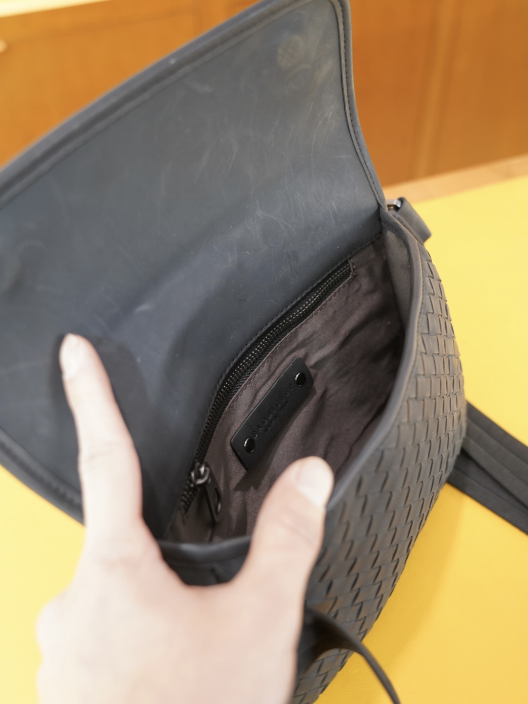 P120 🇮🇹 葆蝶家 官网同步 高版本 斜挎单肩腰包 永恒不过时的标志性产品 纯原单小牛皮 顶级五金制作 非市面普通版本 今年BV最爱的款式 全部实拍 实用性非常高 完全不用担心穿搭【规格：25x17x4】