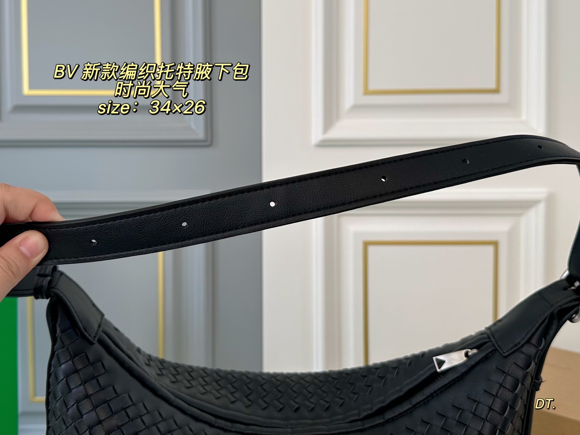 P165（配盒） size：34&times;26 BV 新款编织托特腋下包💕 精致手工编织设计 兼具美貌与性价比 时髦与休闲的完美碰撞💥 可调节肩带，多种背法 百搭大气，低调又奢华的一款单品！