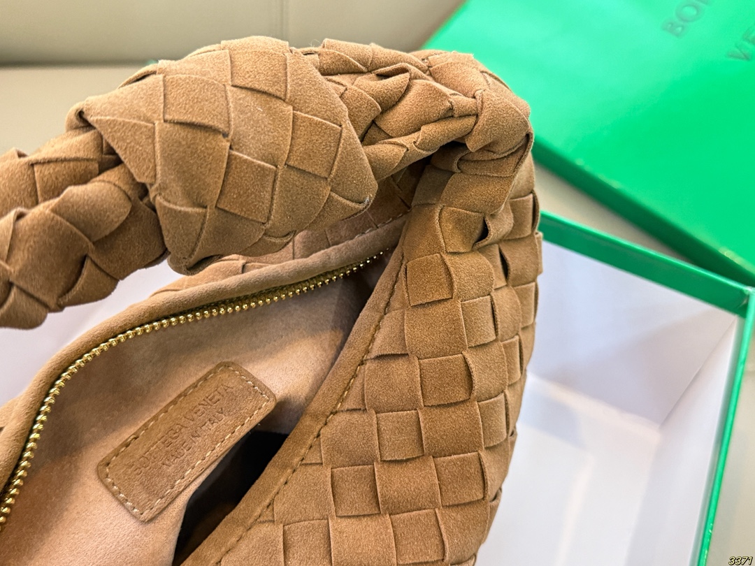 &yen;150配盒 BV编织包手挽包 搭配休闲风的穿搭 舒适又有活力超级耐看 尺寸25 15