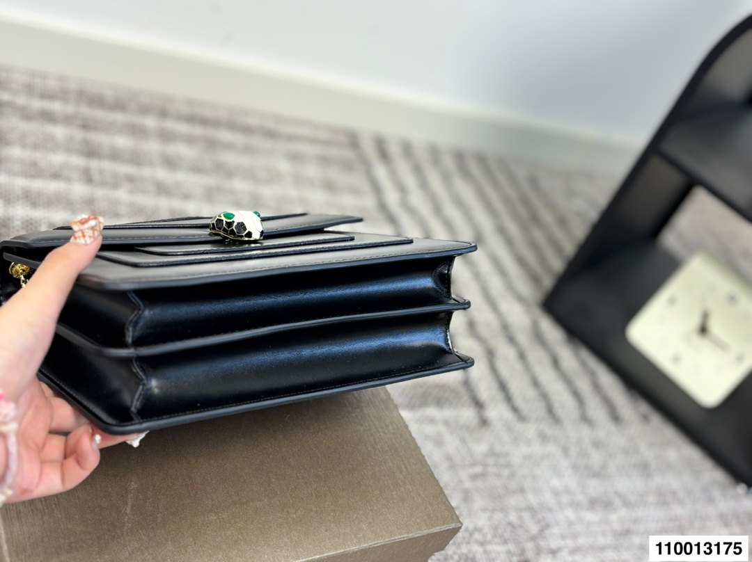 p135 配礼盒 宝格丽Bvlgari 神仙合作款 Ss25限定系列 撞色新款 原版珐琅蛇头 Woc风琴包 内里原版隔断 质量好到爆棚 尺寸22&times;13