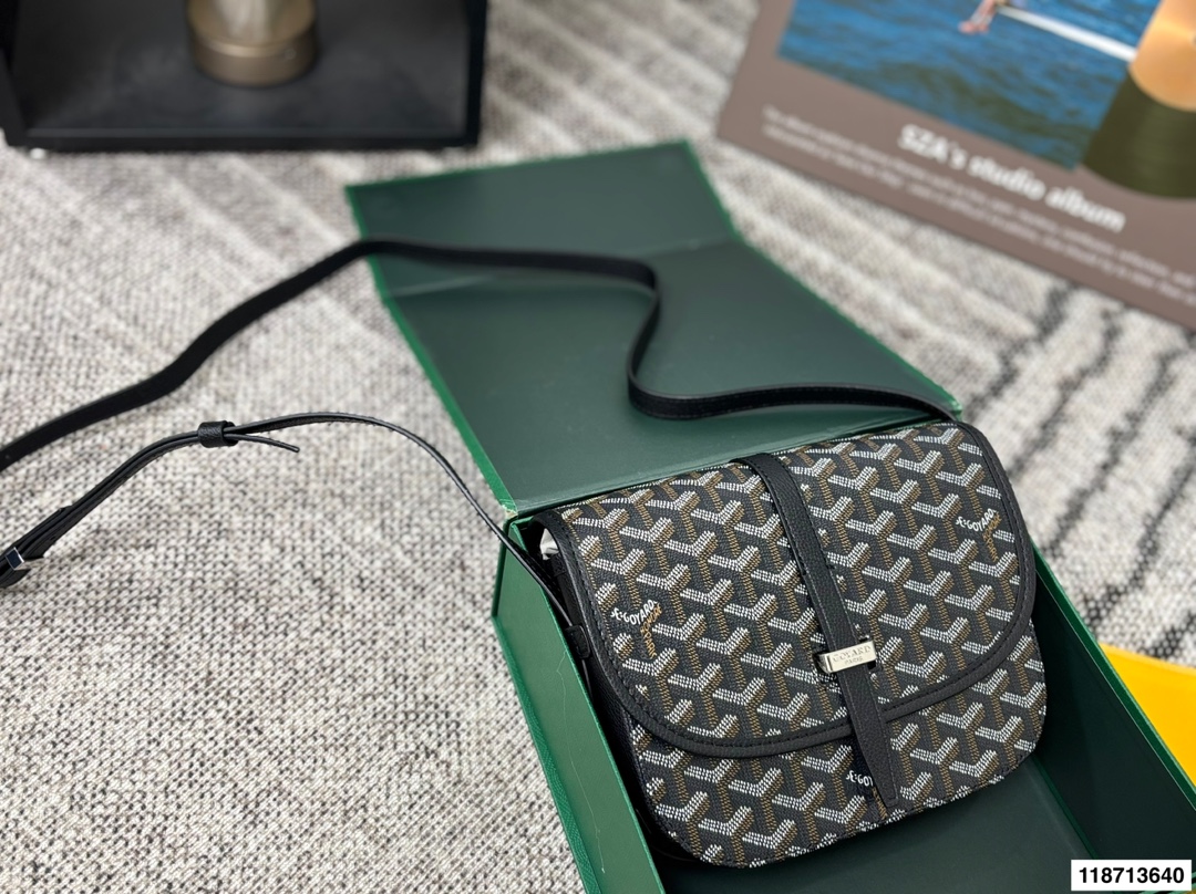 p180配盒 戈雅邮差包 属于这个季节的包 完美1:1定制 从头到尾全部都是客订哦！ 尺寸：22*18cm