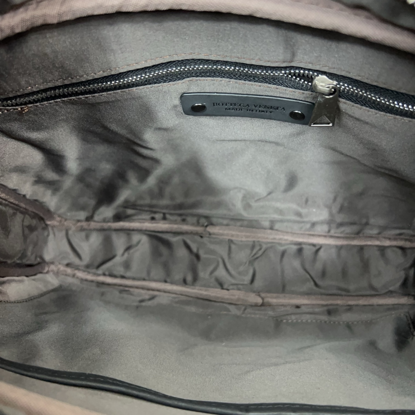 P160 Bottega Veneta 葆蝶家 商务休闲手工编织bv 男士公文包 手提斜挎包 经典百搭 实物拍摄 原厂原版面料 配送防尘袋 37 x 27cm