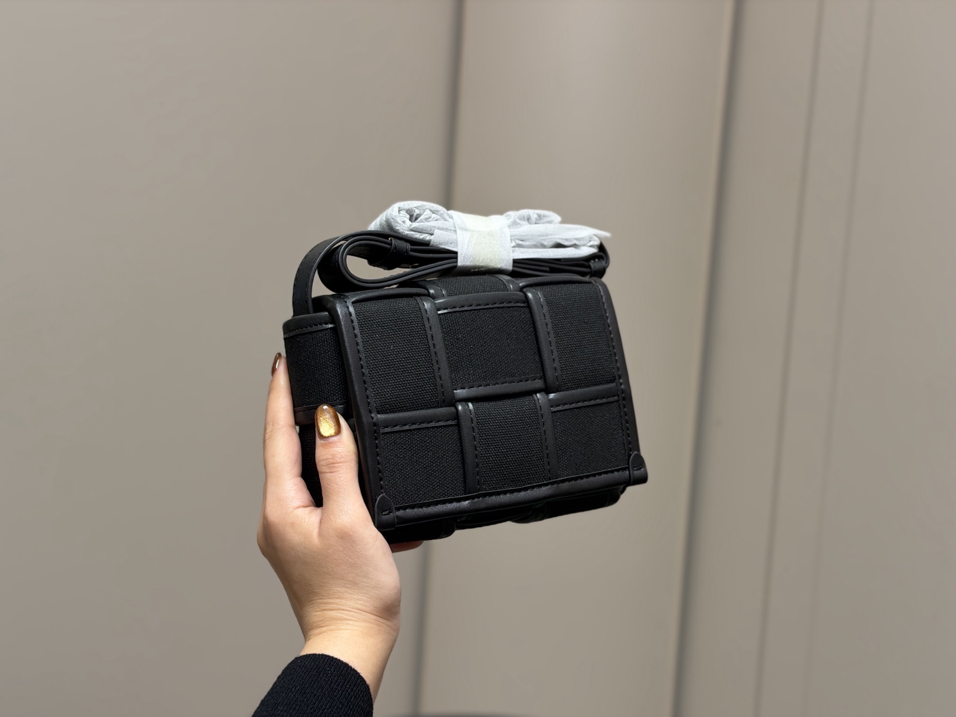 &yen;120 配盒 size：16.12cm Bv 新品手袋 CASSETTE手袋 真滴很高级！ 被吹爆的小可爱！