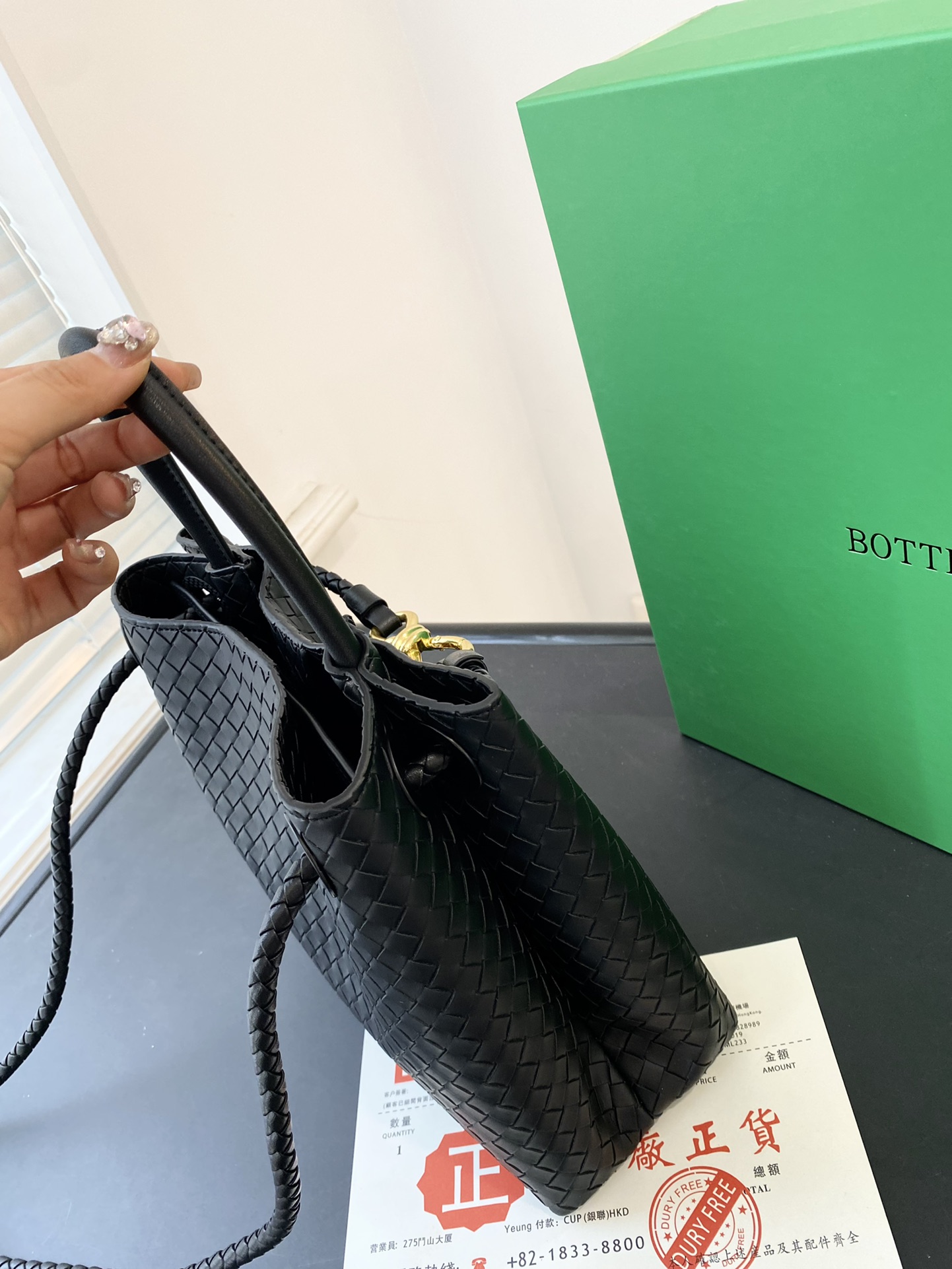 🅿️💰150-💰145配礼盒包装🎁 ✅🔜 【尺寸】大32*24小25*22 BOTTEGA VENETA 23新品 ANDIAMO 手提包 适合春夏秋冬的季节 Bv高级牛仔手提斜挎包 新款，简洁的线条 街头巷尾它的身影无处不在，也成为经典款IT bag之一 万众追，这款包一出就风靡全球 流行，如今粉丝群依然很强大，因为它实在太衬托气质了，包再多也要给自己留一个！9099