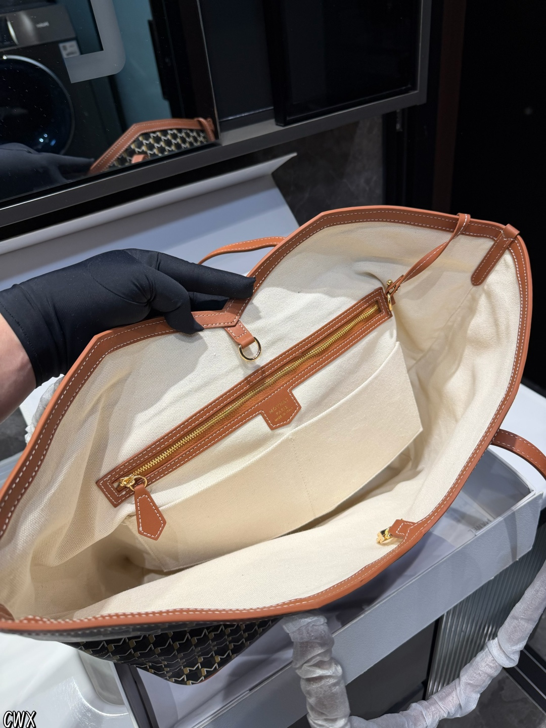 ❤️P225P215P205(礼盒包装)❤️ Moynat全新推出ーM Canvas 重磅推出全新系列 黑白M帆布新品NEw 创新贝母涂层 珍珠般的光泽感 通勤/出街/旅行/出差 都能满足 尺寸大37 27中32 23小28 20cm