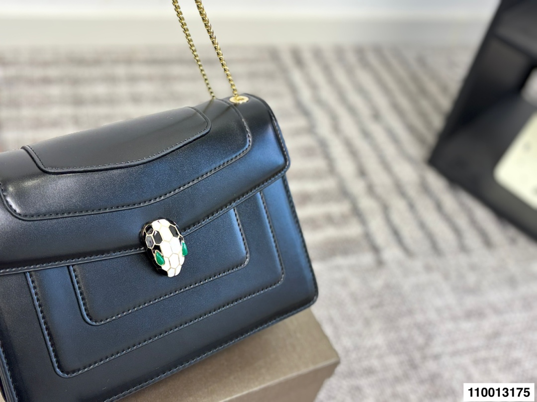 p135 配礼盒 宝格丽Bvlgari 神仙合作款 Ss25限定系列 撞色新款 原版珐琅蛇头 Woc风琴包 内里原版隔断 质量好到爆棚 尺寸22&times;13