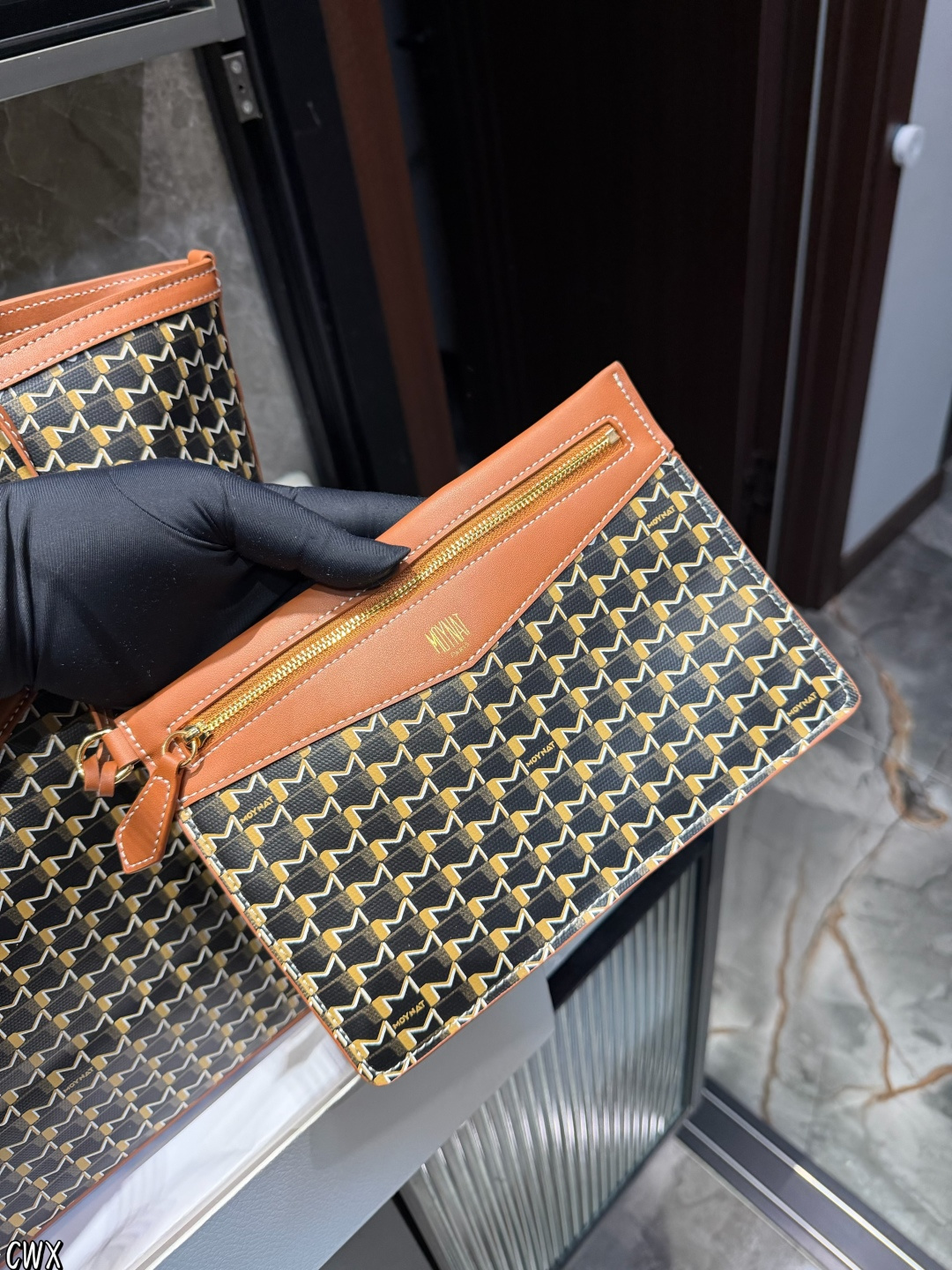 ❤️P225P215P205(礼盒包装)❤️ Moynat全新推出ーM Canvas 重磅推出全新系列 黑白M帆布新品NEw 创新贝母涂层 珍珠般的光泽感 通勤/出街/旅行/出差 都能满足 尺寸大37 27中32 23小28 20cm