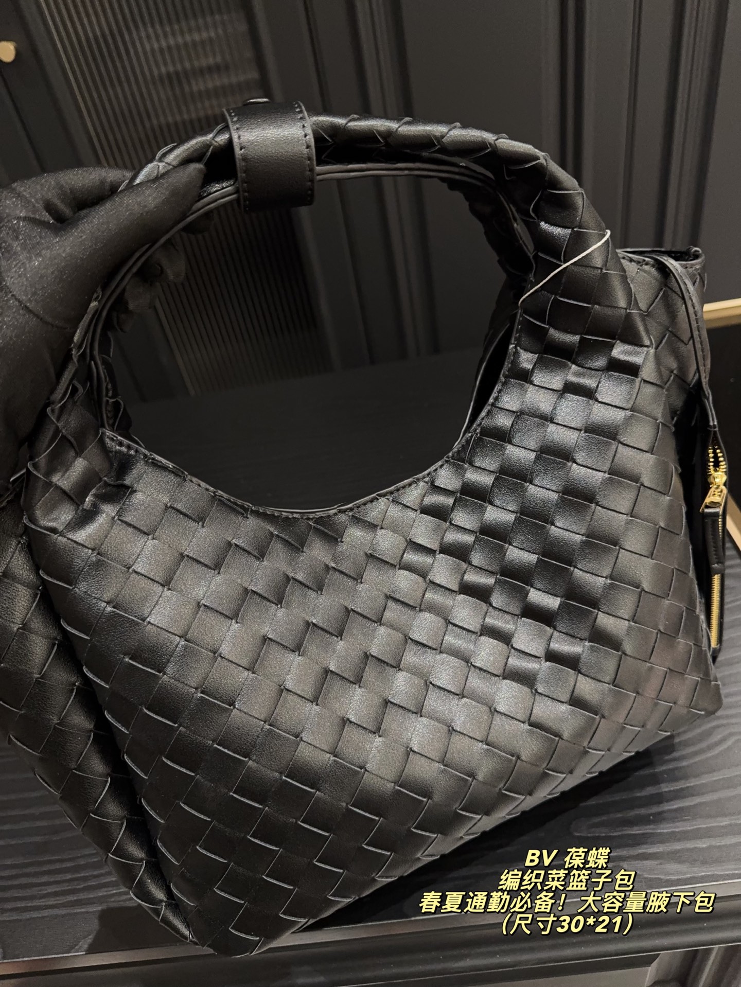 P285无盒⚠️尺寸30*21 BV 葆蝶 编织菜篮子包 春夏通勤必备！大容量腋下包，轻巧易携！女性必不可少的时尚单品，配上编织设计，更添别样魅力！无论是上班、约会还是购物，它都能给你完美的体验！