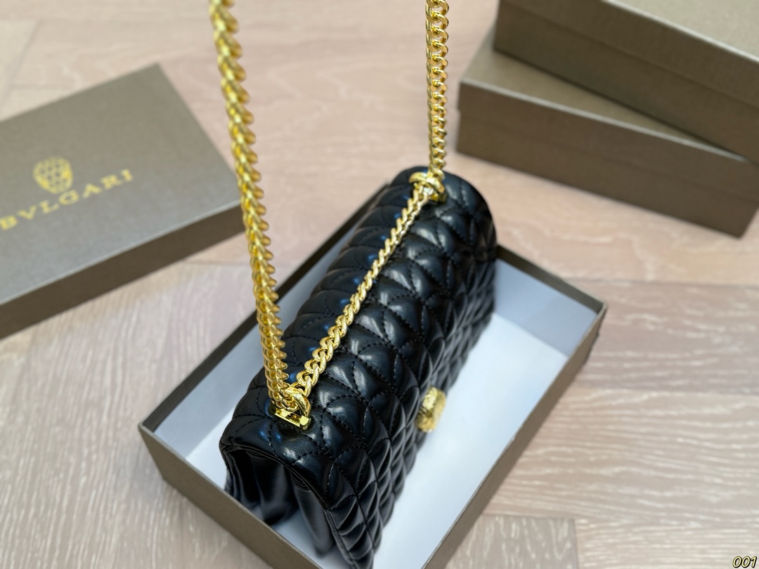 &yen;135配盒 宝格丽 Bvlgari蛇头包 ⚠️顶级原单 不愧是开挂般的存在 包身轻便 百搭 给予满满的高级感 尺寸21 13