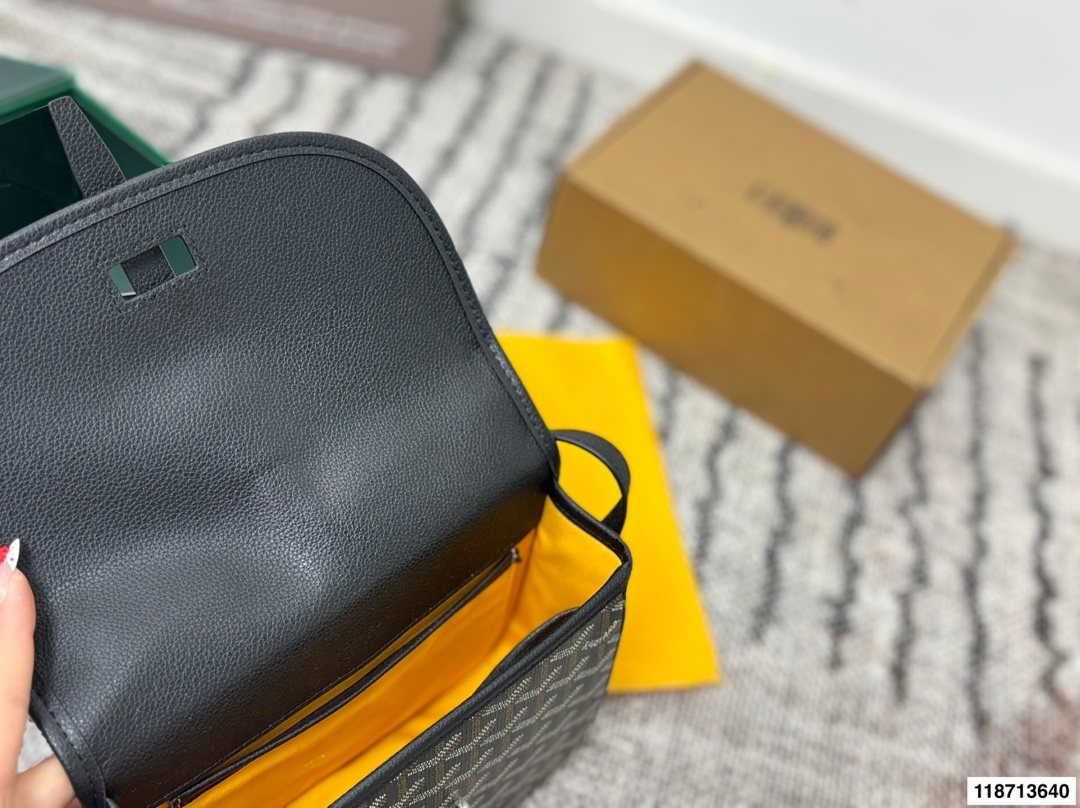 p180配盒 戈雅邮差包 属于这个季节的包 完美1:1定制 从头到尾全部都是客订哦！ 尺寸：22*18cm