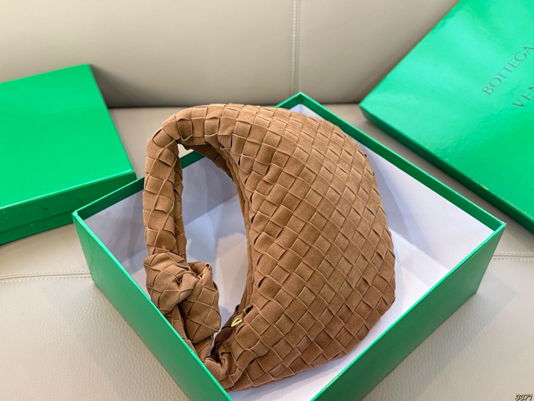 &yen;150配盒 BV编织包手挽包 搭配休闲风的穿搭 舒适又有活力超级耐看 尺寸25 15