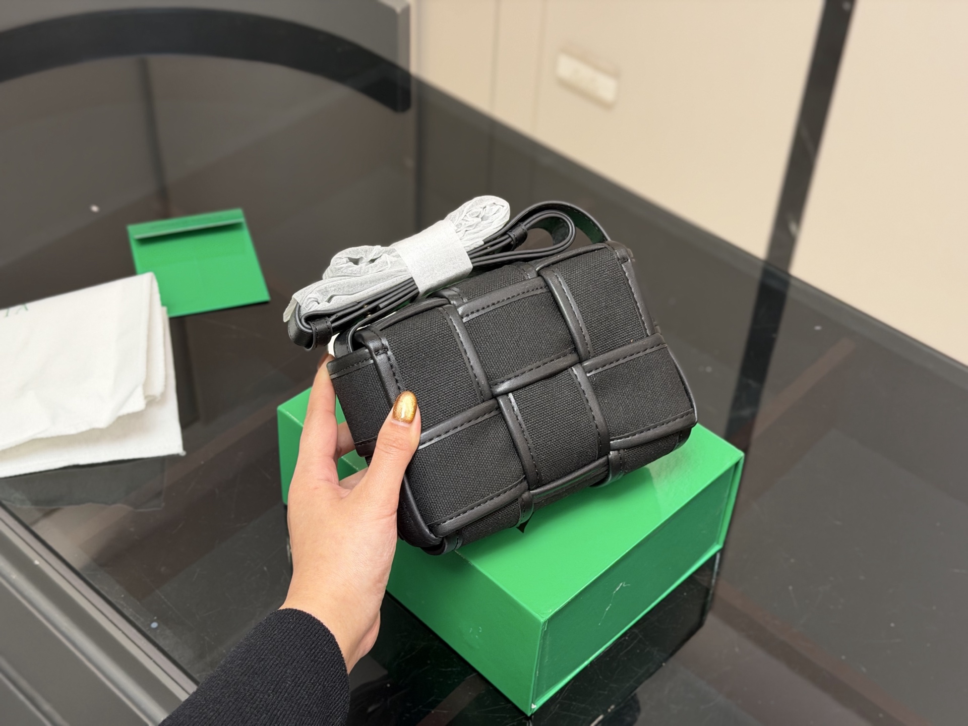 &yen;120 配盒 size：16.12cm Bv 新品手袋 CASSETTE手袋 真滴很高级！ 被吹爆的小可爱！