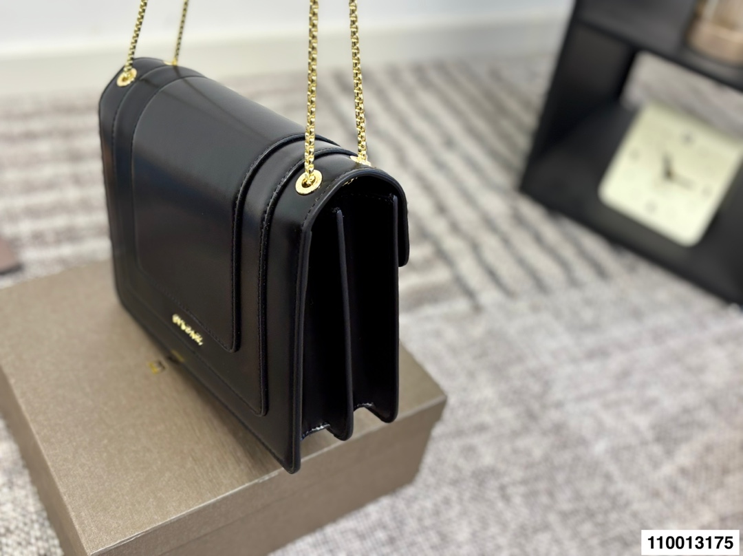 p135 配礼盒 宝格丽Bvlgari 神仙合作款 Ss25限定系列 撞色新款 原版珐琅蛇头 Woc风琴包 内里原版隔断 质量好到爆棚 尺寸22&times;13