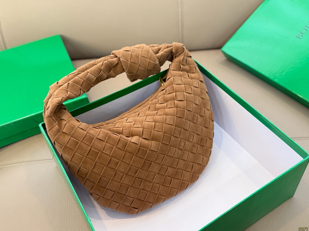 &yen;150配盒 BV编织包手挽包 搭配休闲风的穿搭 舒适又有活力超级耐看 尺寸25 15