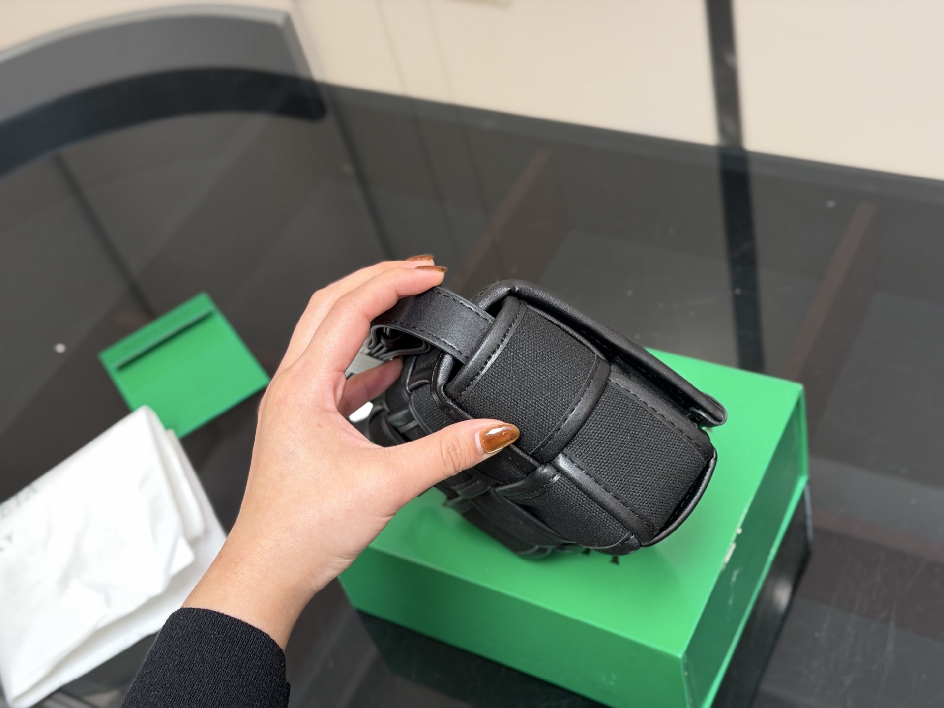 &yen;120 配盒 size：16.12cm Bv 新品手袋 CASSETTE手袋 真滴很高级！ 被吹爆的小可爱！