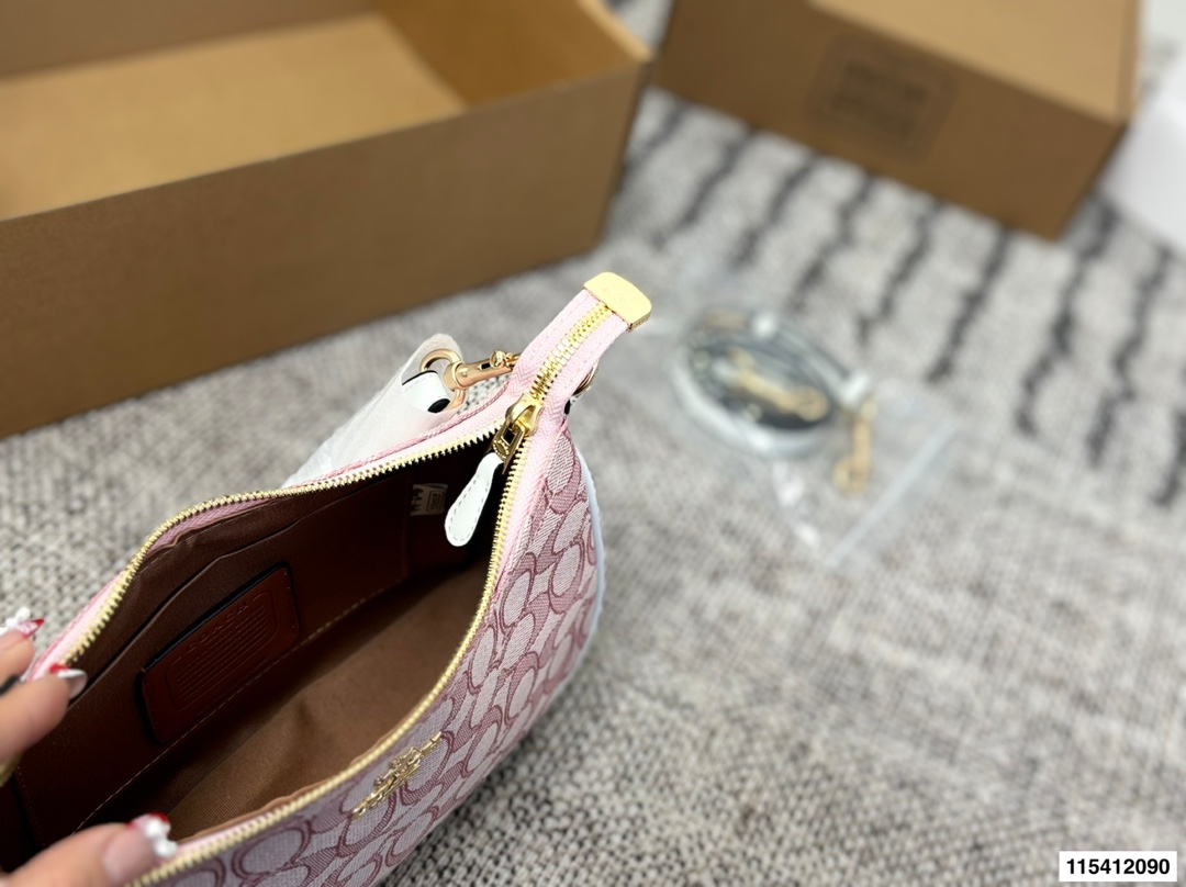 p120 礼盒包装🎁 COACH蔻驰 奥莱24新KLEO月牙豌豆单肩腋下包Coach🍉新款 蔻驰原单麻将包 ykk原单五金搭配精致面料 做工完美百搭神器 尺寸:24.13