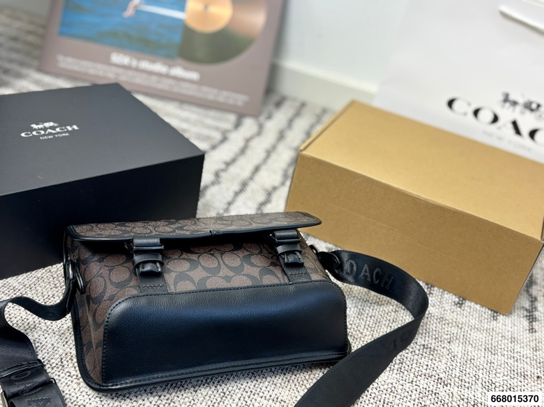 p150配礼盒 COACH男士League二合一混合斜挎包这款二合一混合斜挎包，中性风格，男女皆可背,情侣款组合!肩带句调节长短，单肩，斜挎都可 尺寸28.23